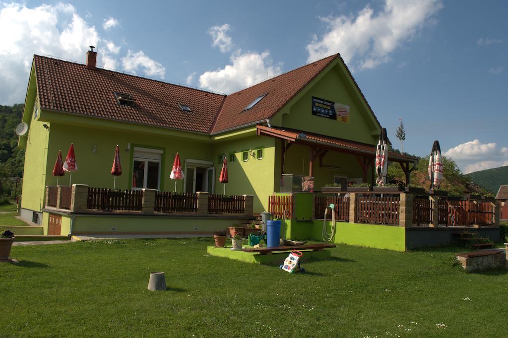 Hostinec Vo Visnovom Stará Turá Dış mekan fotoğraf
